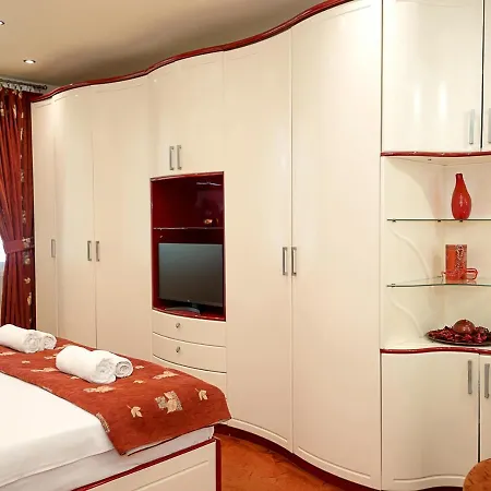Bright & Spacious 2-bedroom Flat In By Flat Mаnаger Apartamento