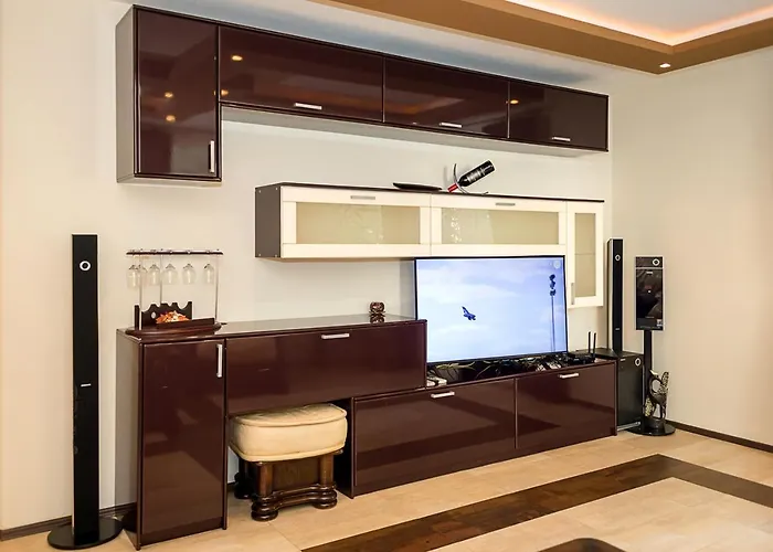 Bright & Spacious 2-bedroom Flat In By Flat Mаnаger