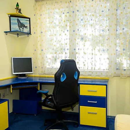 Bright & Spacious 2-bedroom Flat In By Flat Mаnаger *