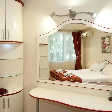 Bright & Spacious 2-bedroom Flat In By Flat Mаnаger Appartement