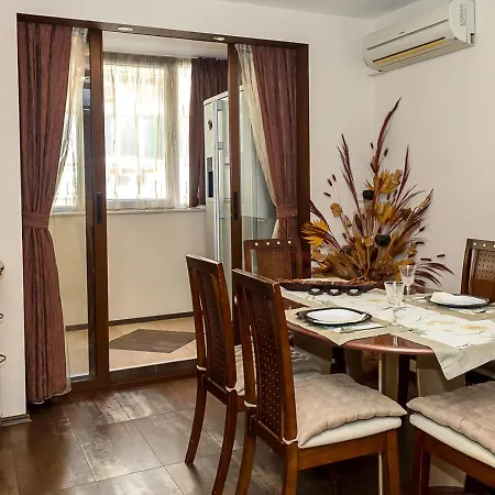 Bright & Spacious 2-bedroom Flat In By Flat Mаnаger Appartement