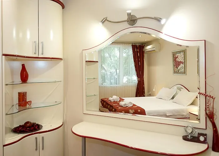 Bright & Spacious 2-bedroom Flat In By Flat Mаnаger Apartment